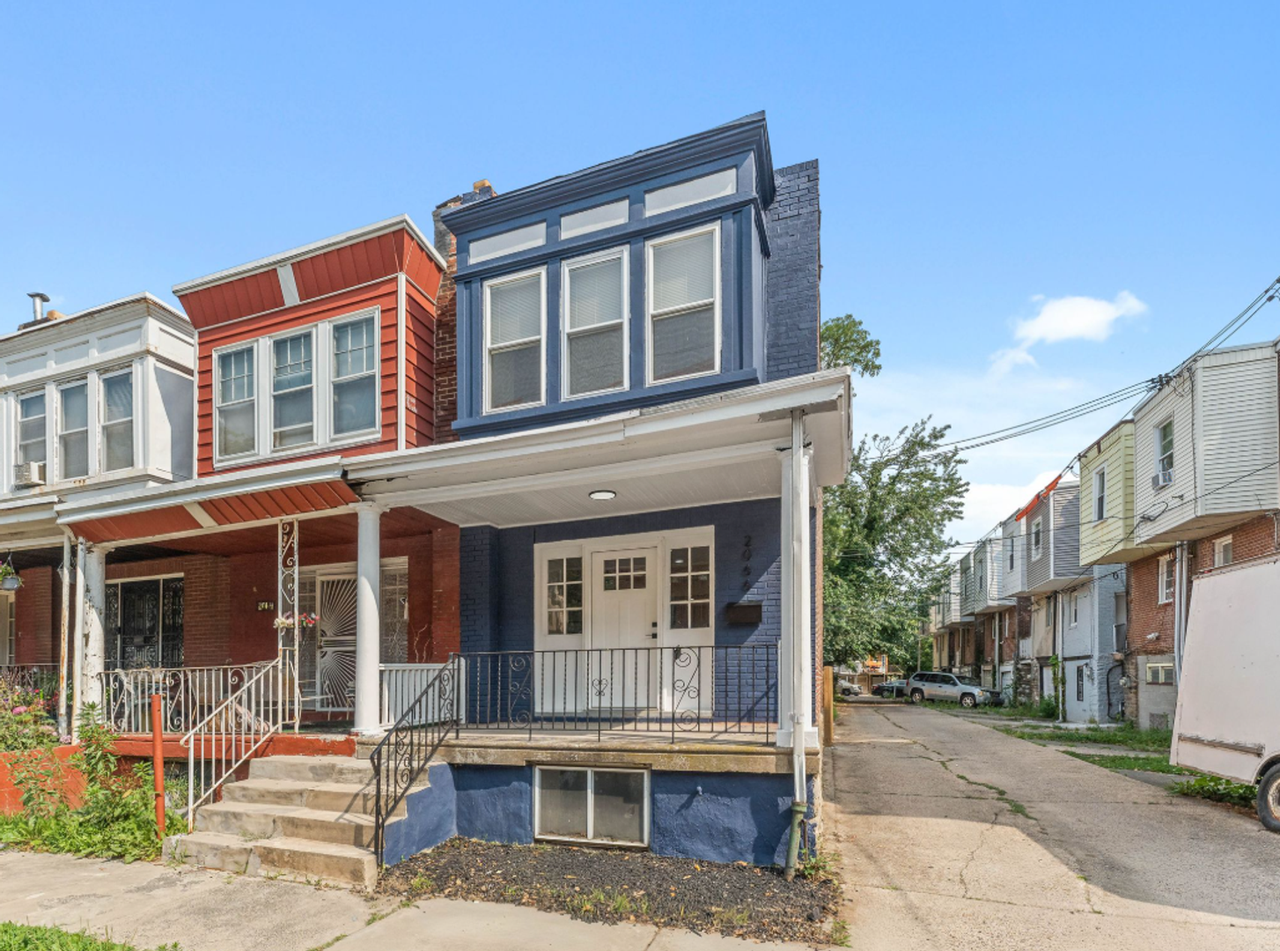 2066 Eastburn Ave - Photo 4 of 29