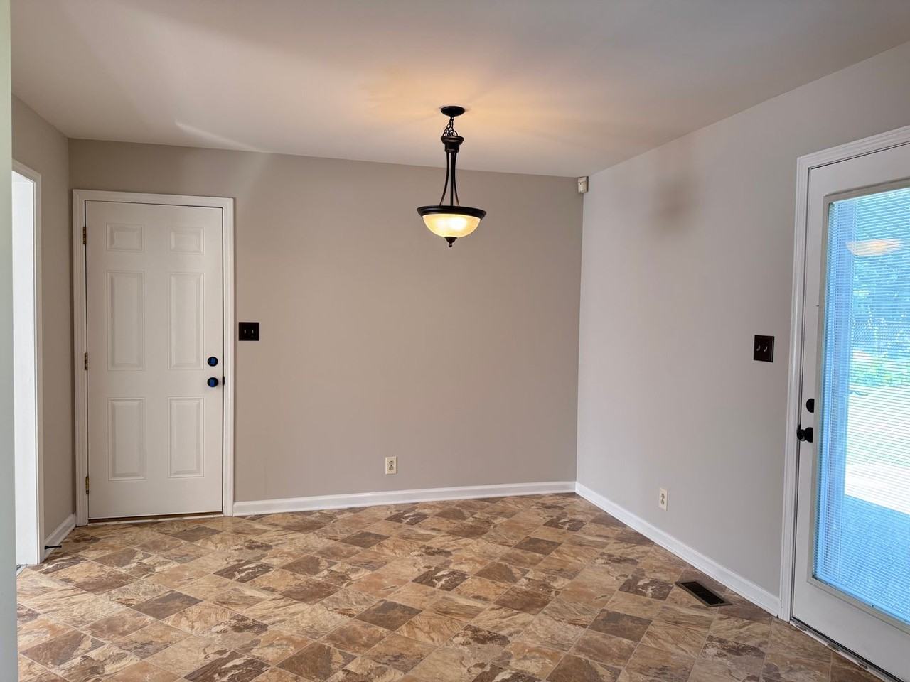 438 Kelsey Dr - Photo 5 of 22