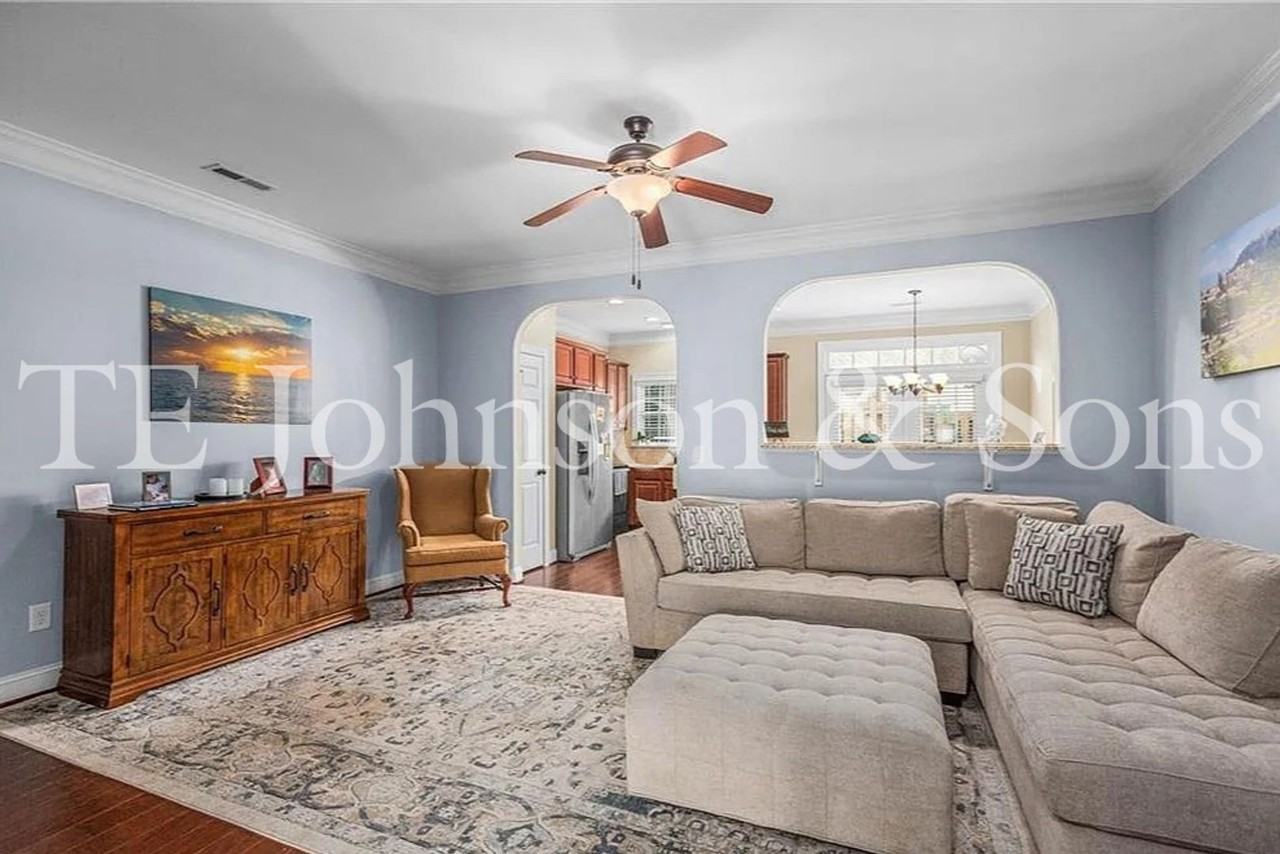 1025 Richmond Park Dr - Photo 3 of 23