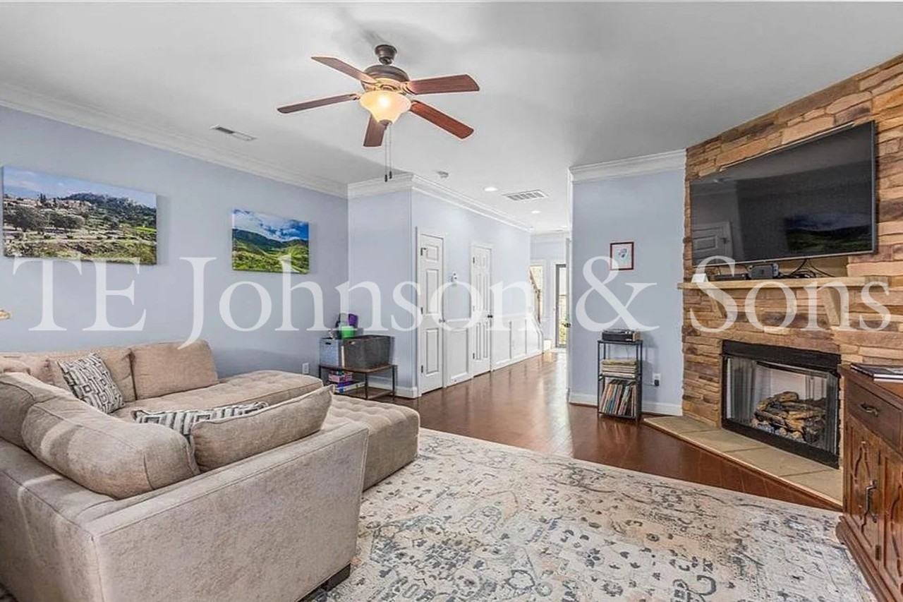 1025 Richmond Park Dr - Photo 5 of 23