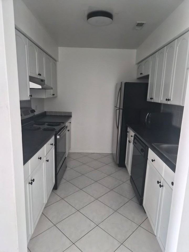 1424 Stonebridge Cir - Photo 4 of 21