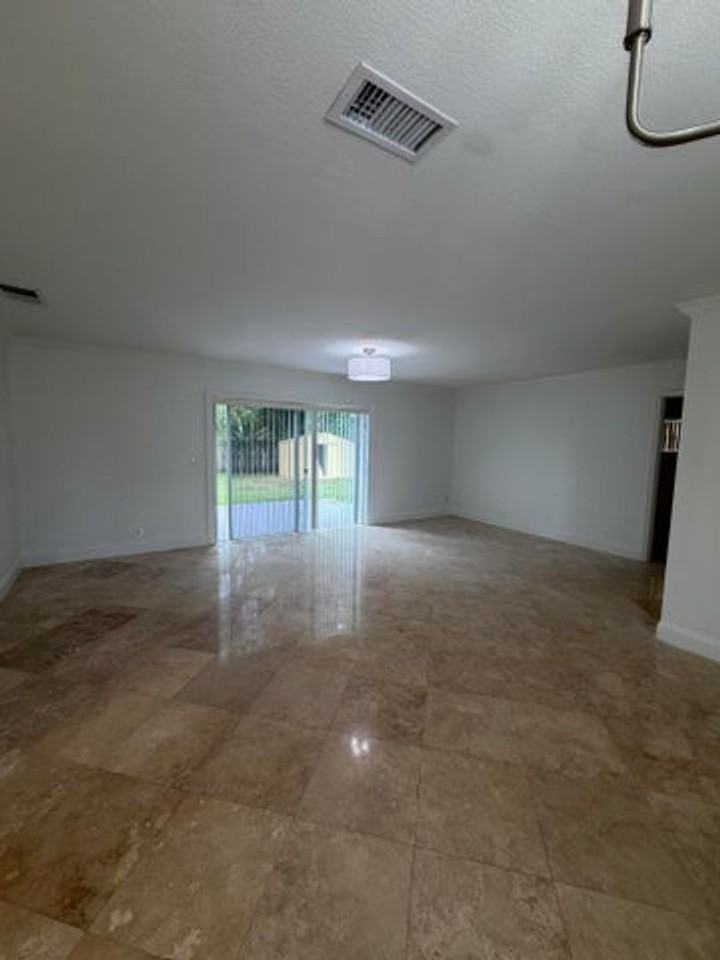 9209 Southampton Pl - Photo 3 of 12