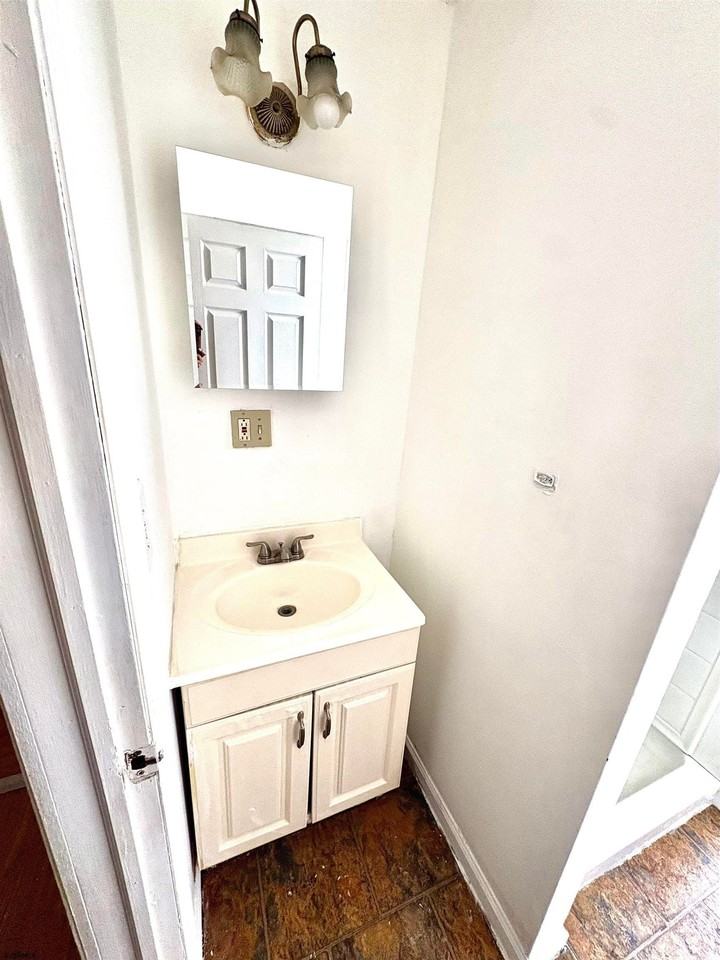 117 N Georgia Ave - Photo 7 of 11