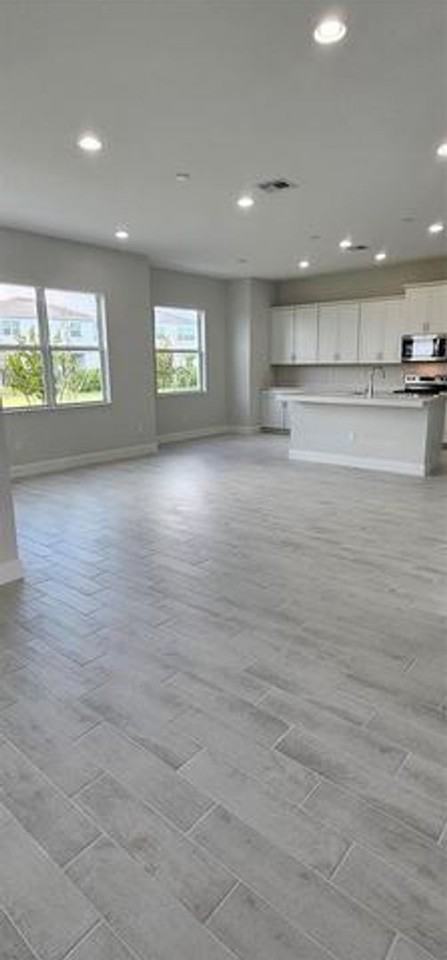 5461 Empire Dr - Photo 2 of 17