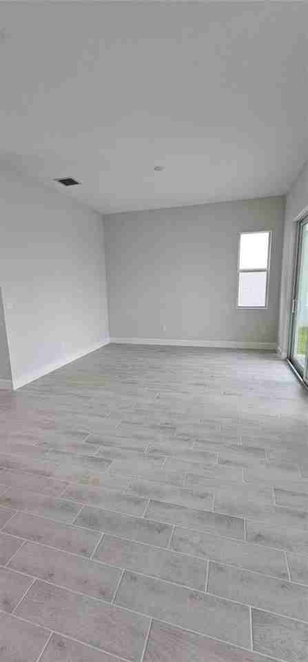 5461 Empire Dr - Photo 6 of 17