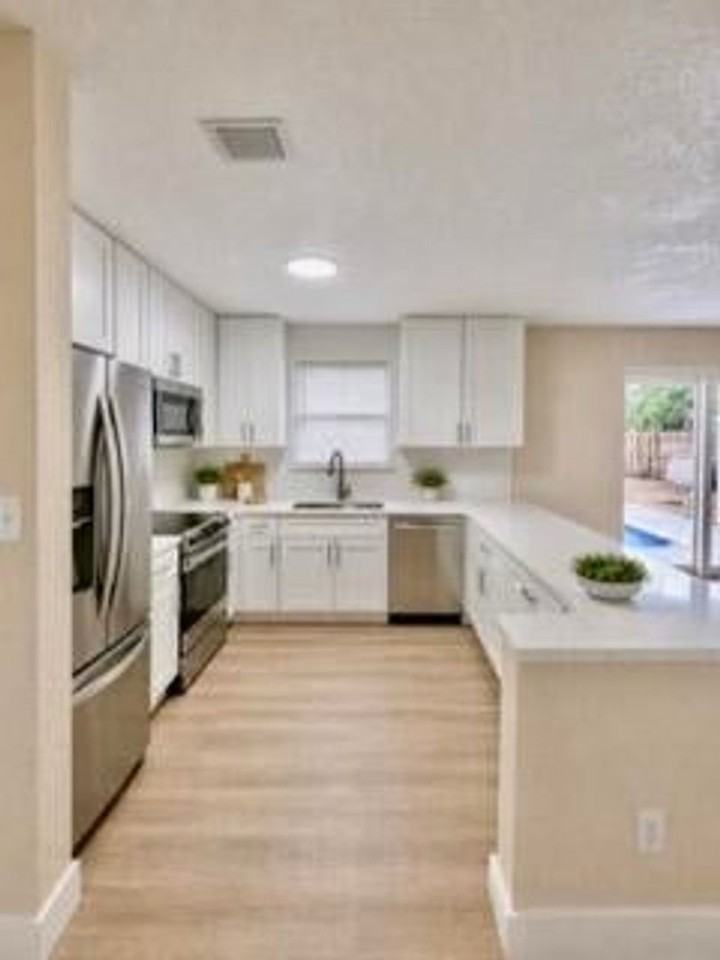 3112 Se 1st Pl - Photo 2 of 15