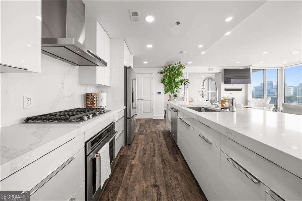 3338 Peachtree Rd #2207 - Photo 6 of 50