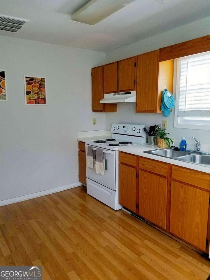 1738 Taylor St Nw #A2 - Photo 4 of 16