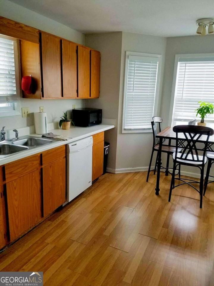 1738 Taylor St Nw #A2 - Photo 5 of 16