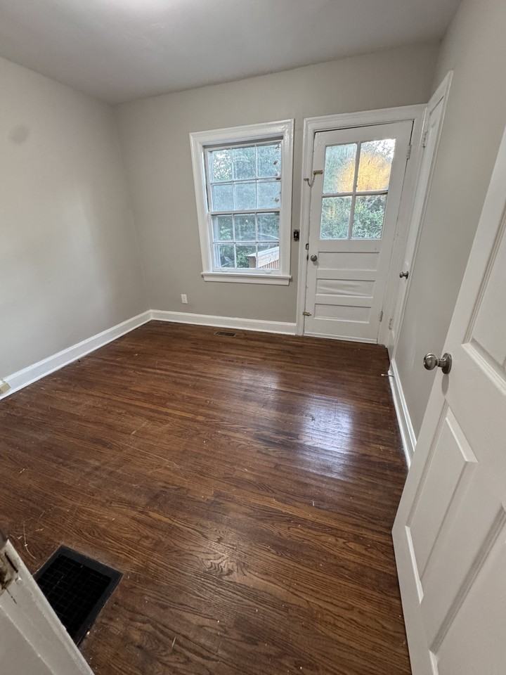 1606 Sharpe Ave #1 - Photo 5 of 12