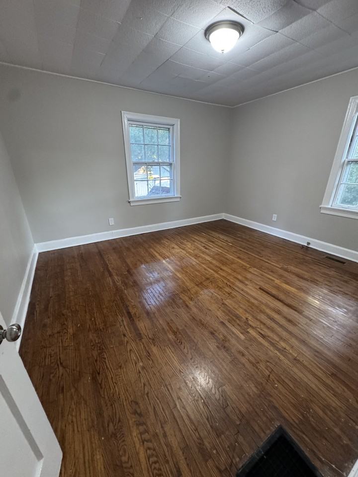 1606 Sharpe Ave #1 - Photo 7 of 12