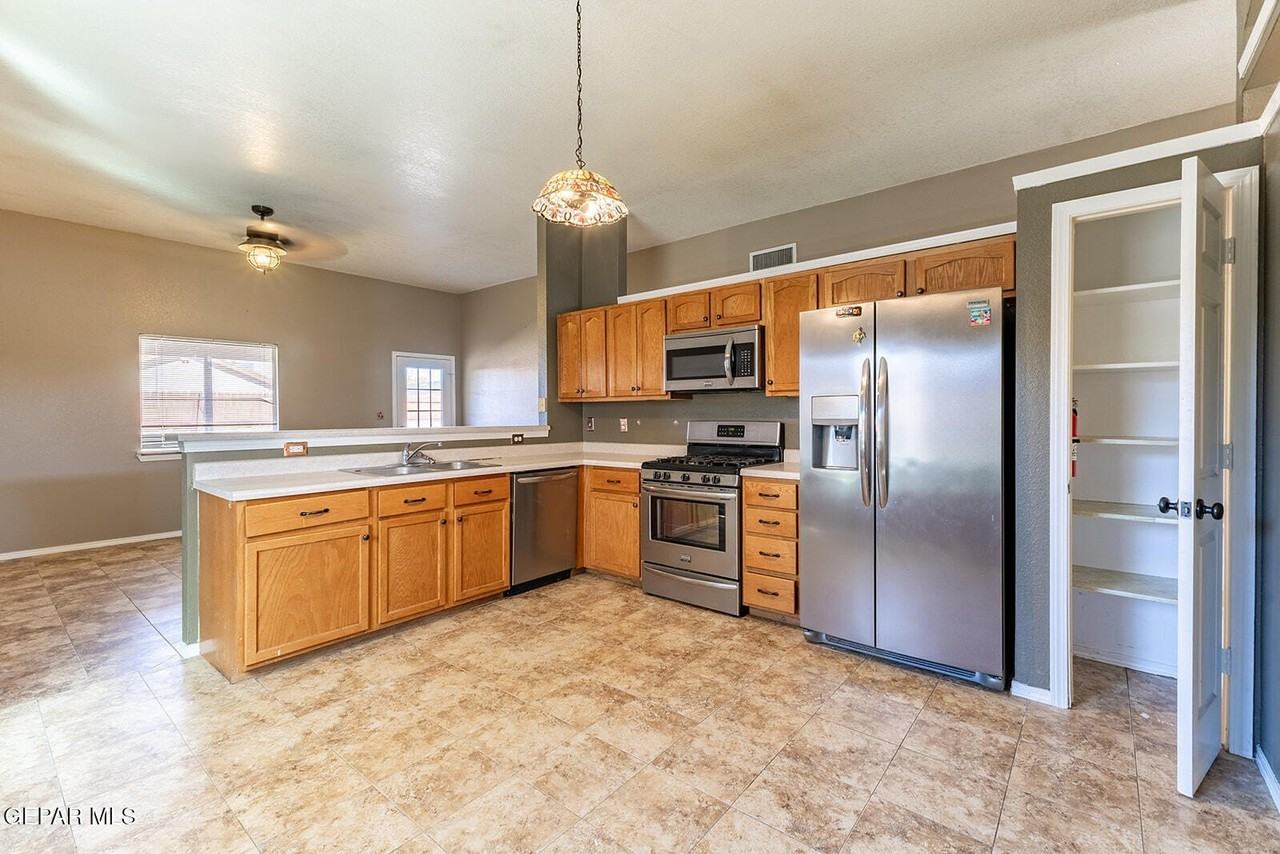 14269 Desert Fire Ct - Photo 2 of 20
