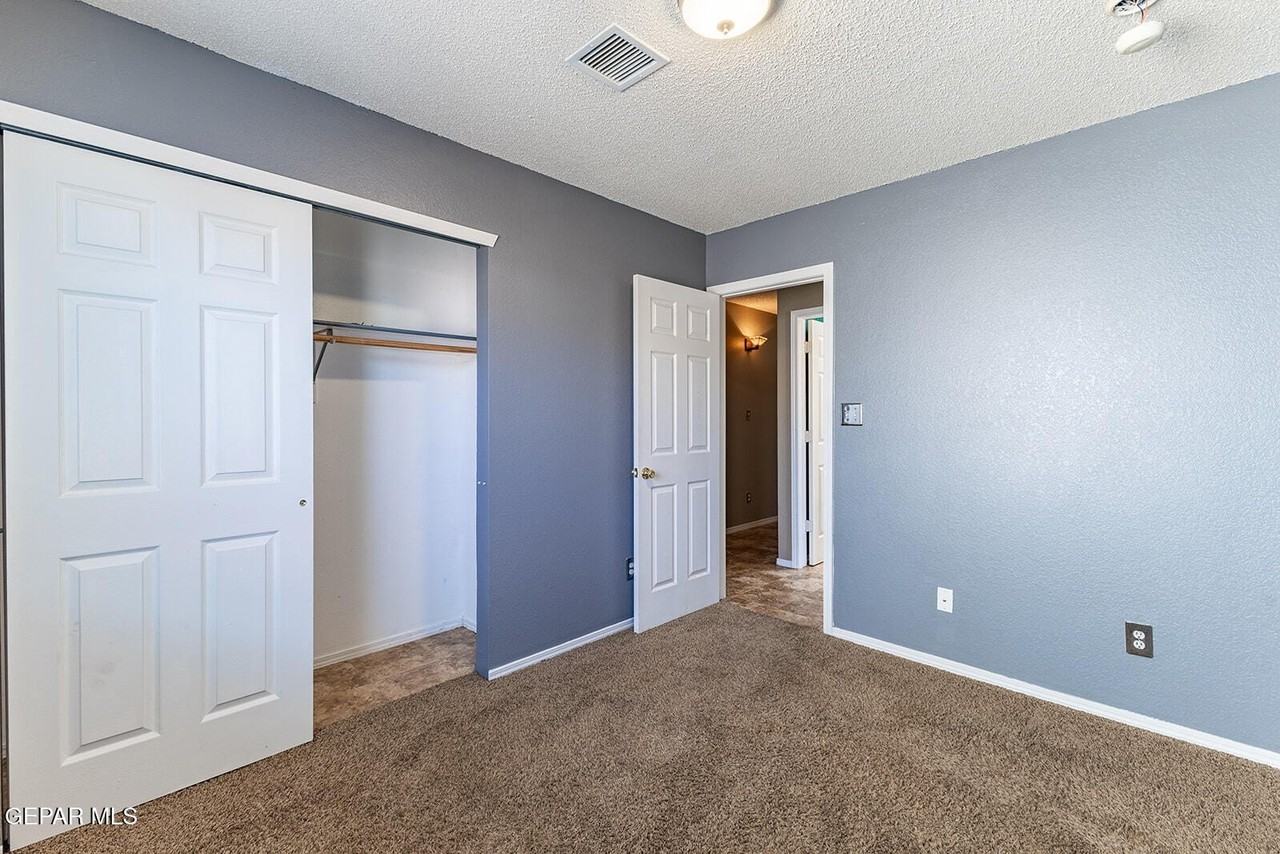 14269 Desert Fire Ct - Photo 3 of 20