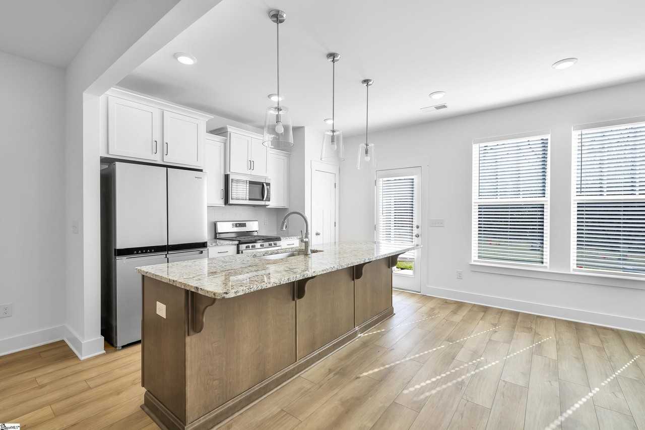 11 Shager Pl - Photo 2 of 22