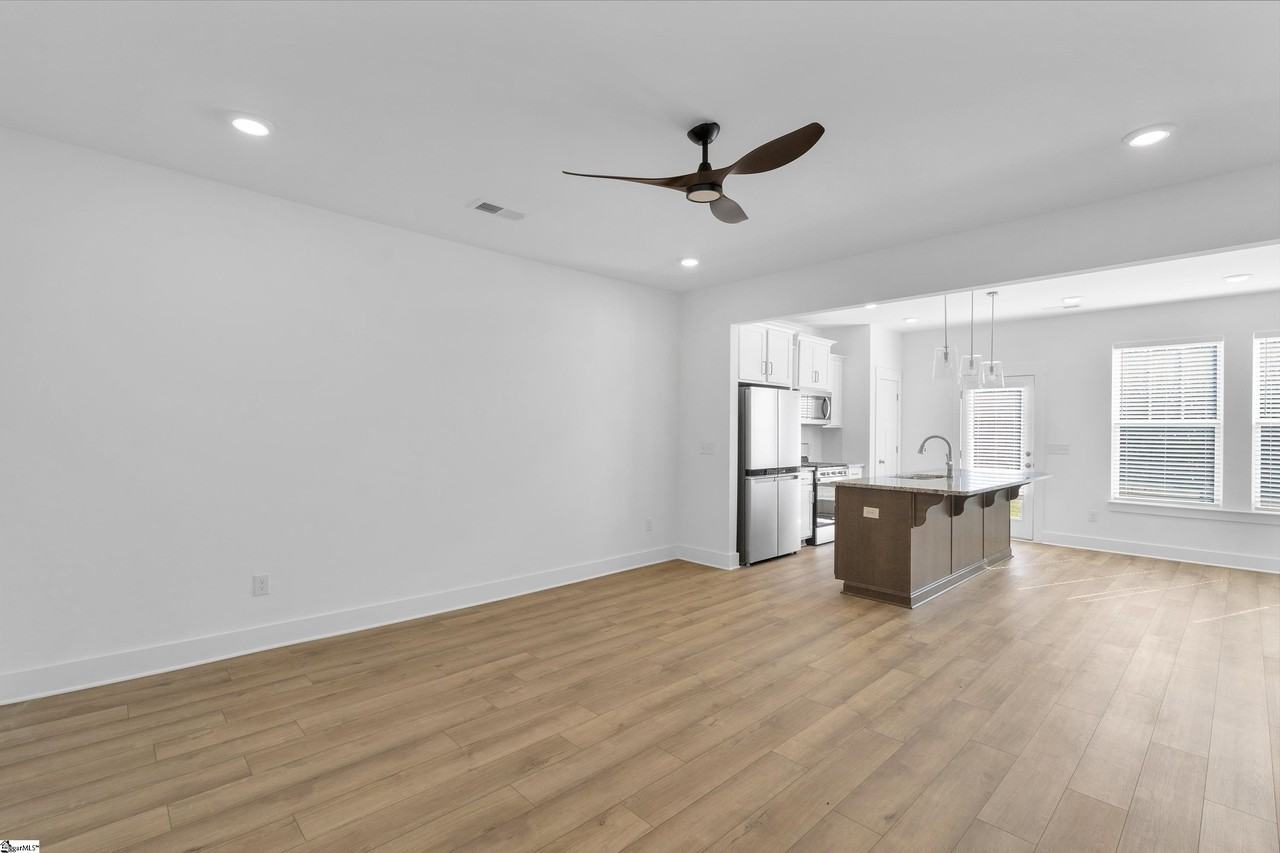 11 Shager Pl - Photo 3 of 22