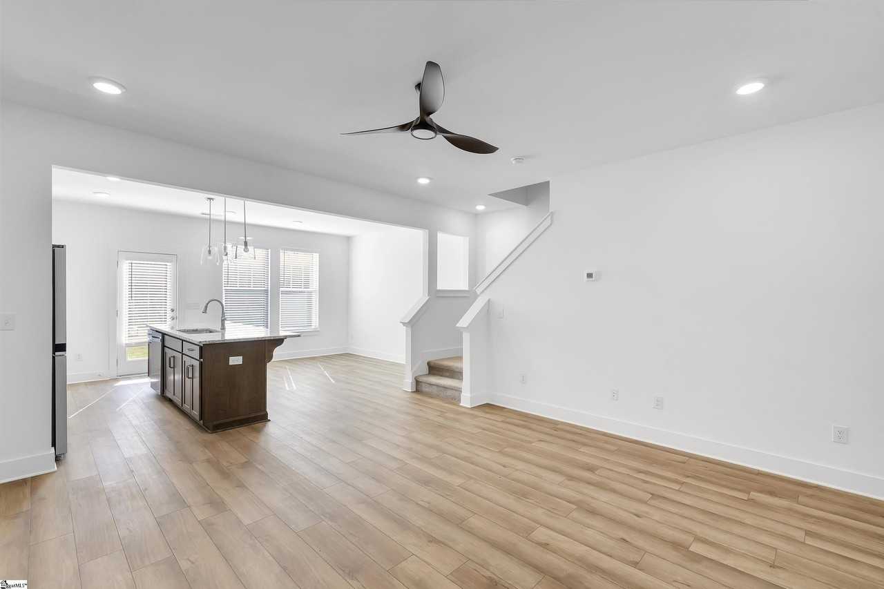 11 Shager Pl - Photo 5 of 22
