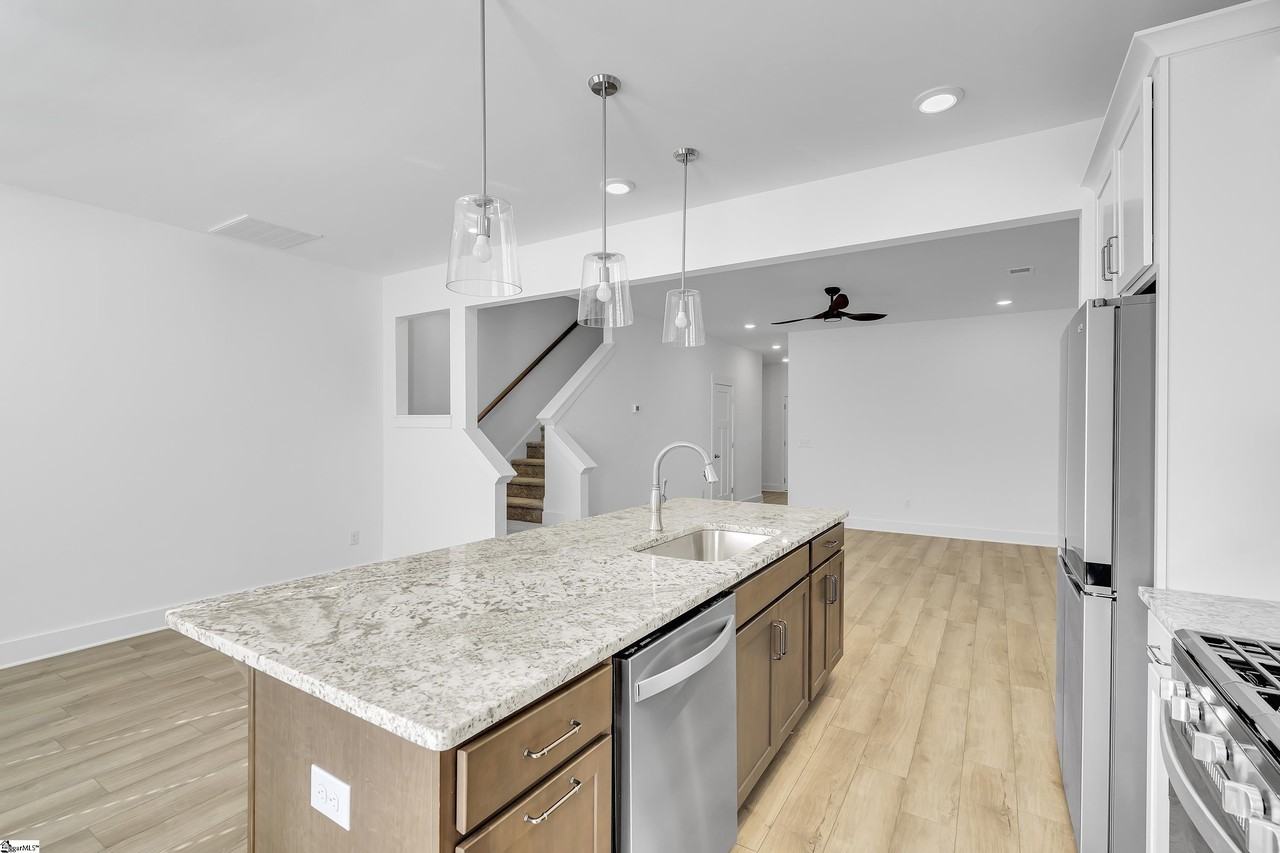 11 Shager Pl - Photo 6 of 22
