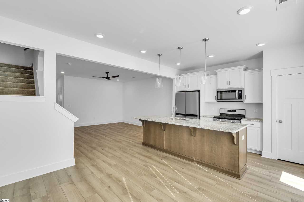 11 Shager Pl - Photo 7 of 22