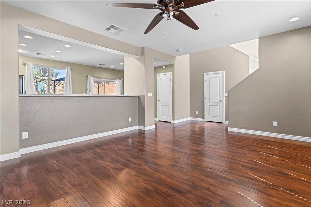 8396 Waylon Ave - Photo 4 of 30