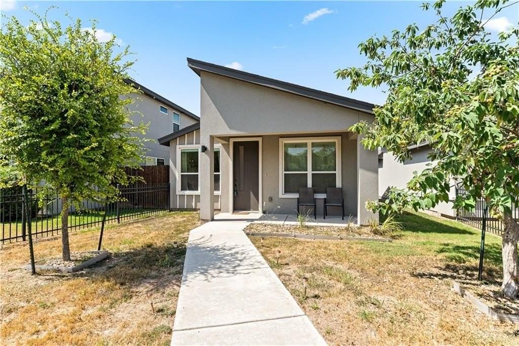 1321 Xavier Ave - Photo 2 of 26
