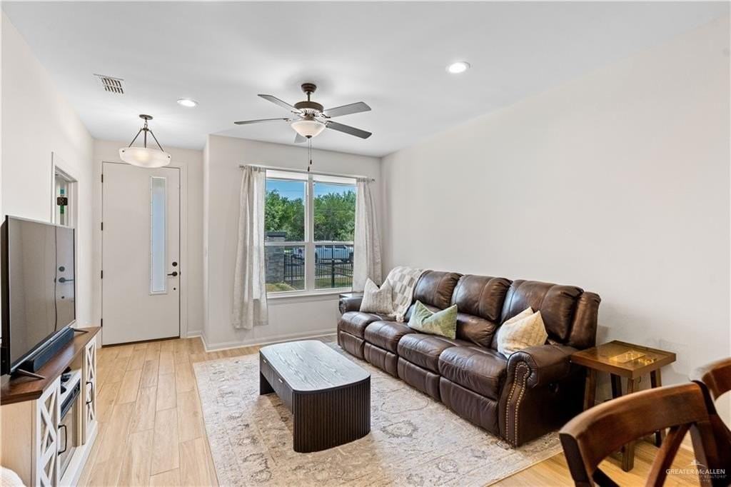 1321 Xavier Ave - Photo 3 of 26