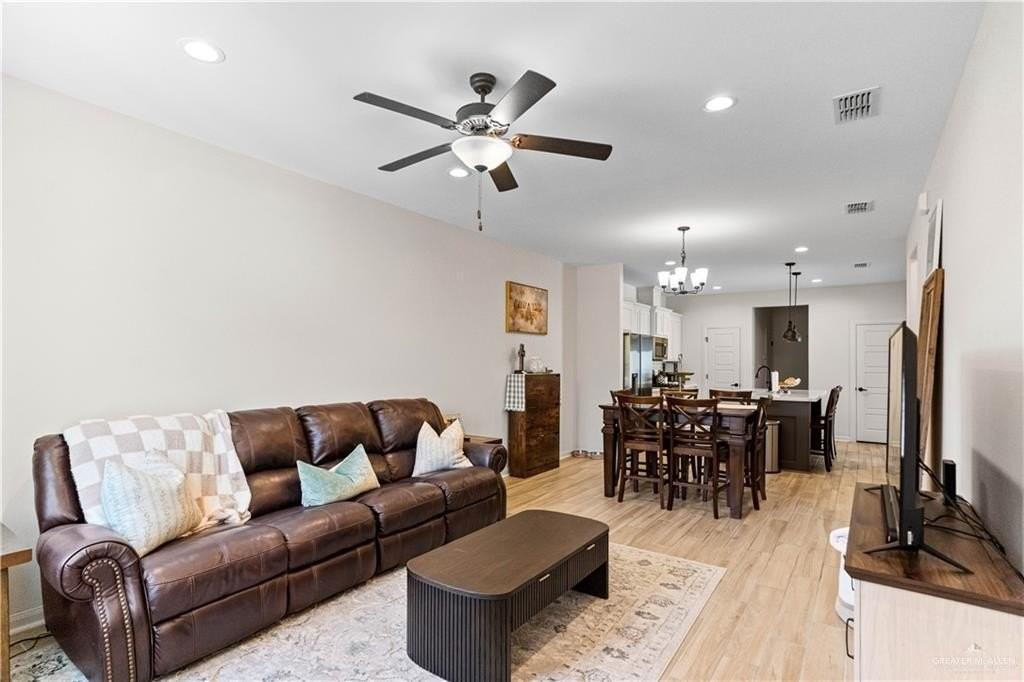 1321 Xavier Ave - Photo 4 of 26