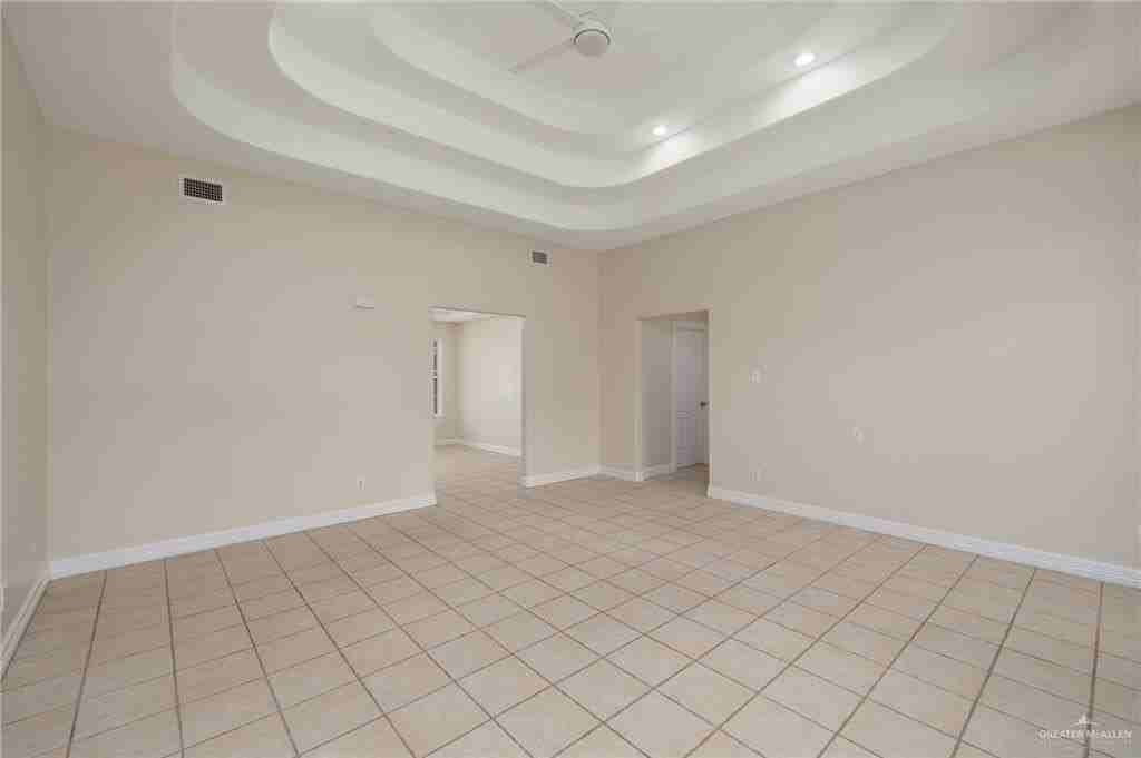 2403 Sunset Ln - Photo 3 of 15