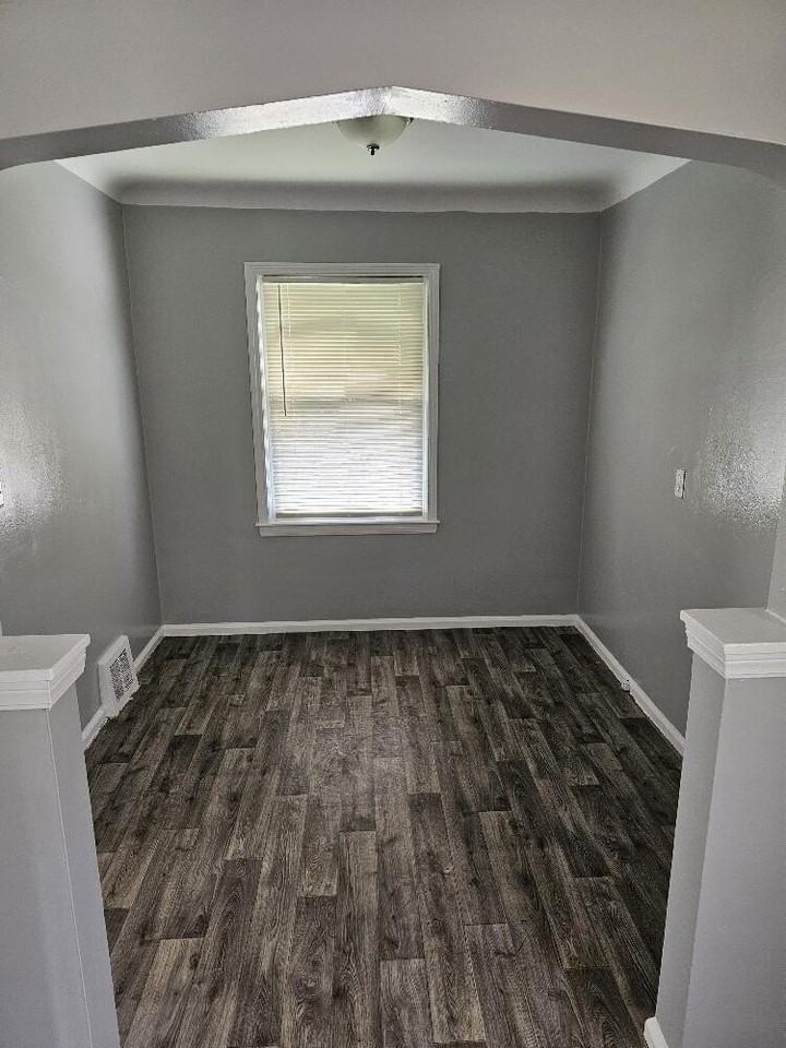 3337 S Bassett St - Photo 6 of 14