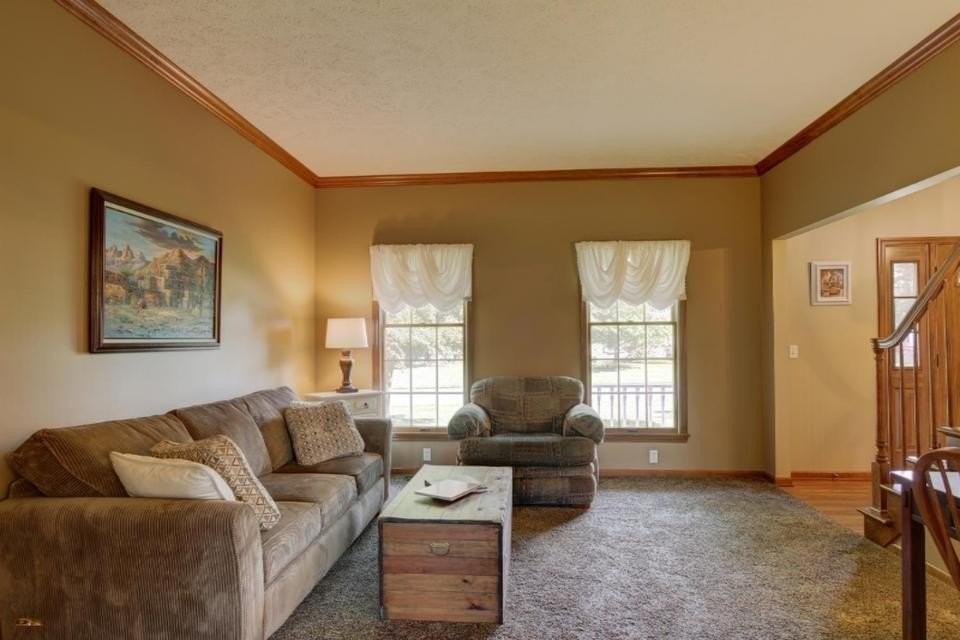 1450 Penncross Dr Se - Photo 5 of 30