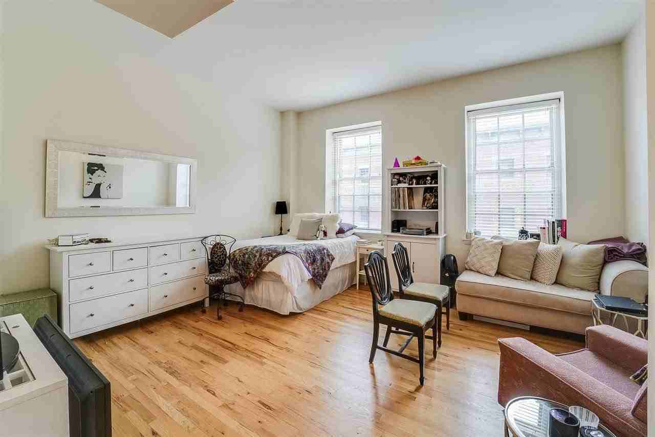 341 Monmouth St #305