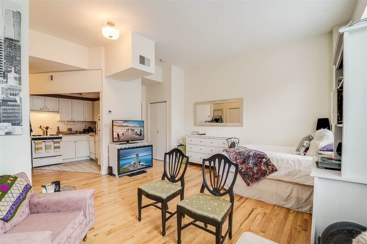 341 Monmouth St #305 - Photo 5 of 15