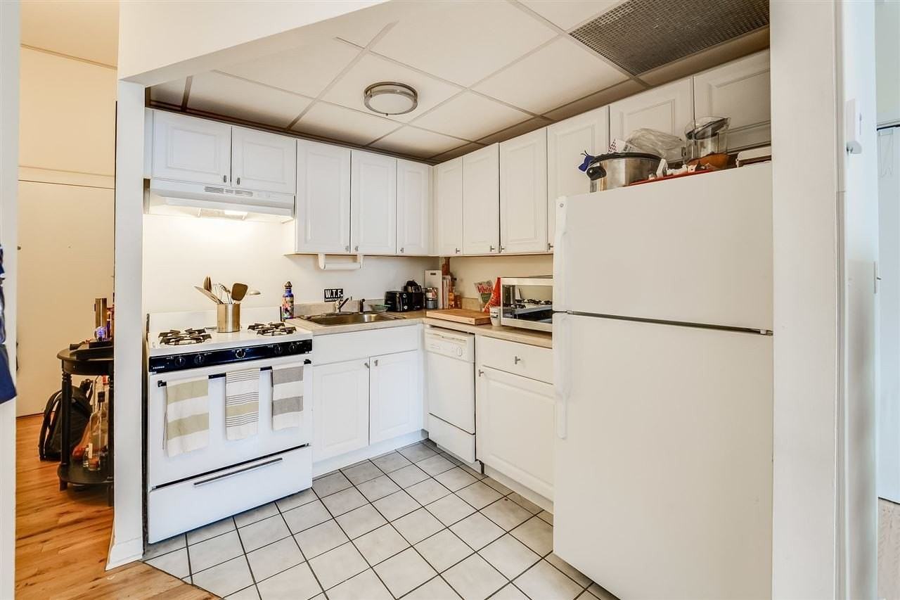 341 Monmouth St #305 - Photo 6 of 15