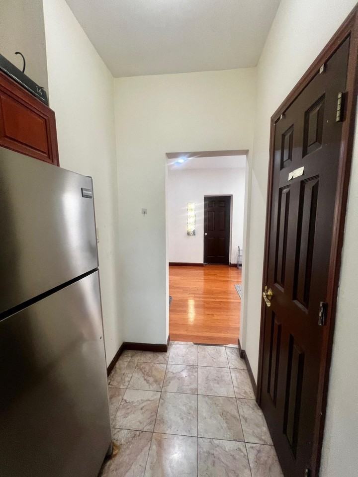 213 Beacon Ave #2 - Photo 3 of 11