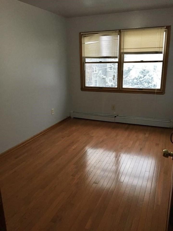 95 Sanford Pl #1 - Photo 4 of 12