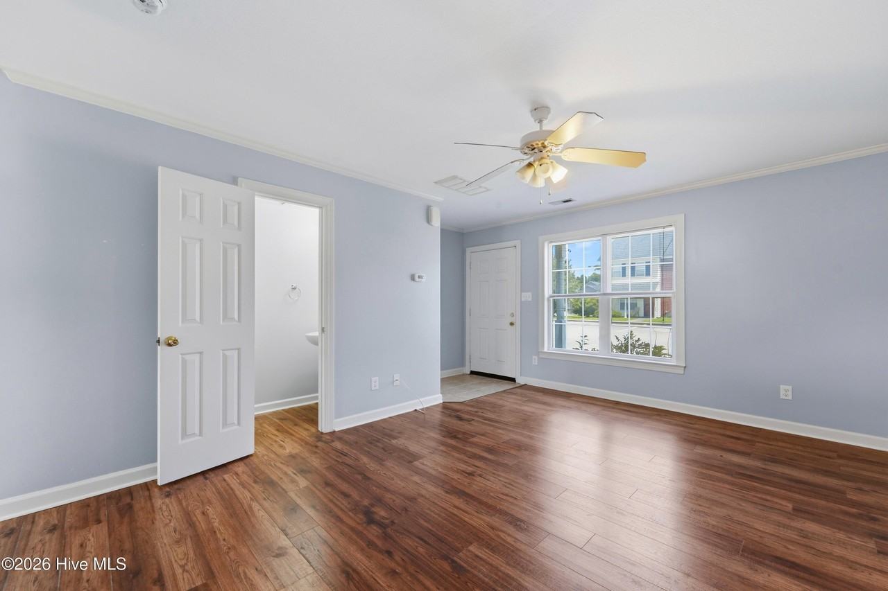 307 Bridgewood Dr - Photo 6 of 37
