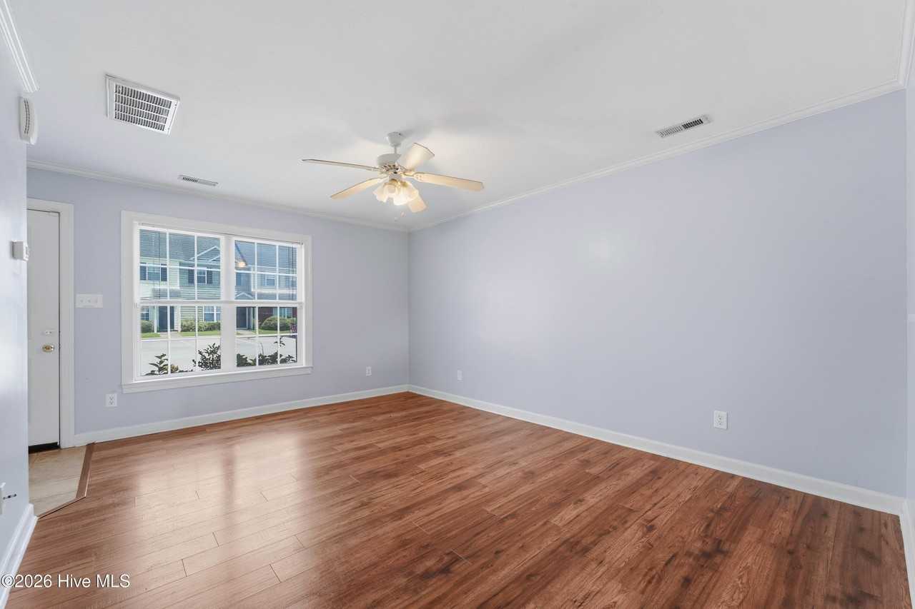 307 Bridgewood Dr - Photo 7 of 37