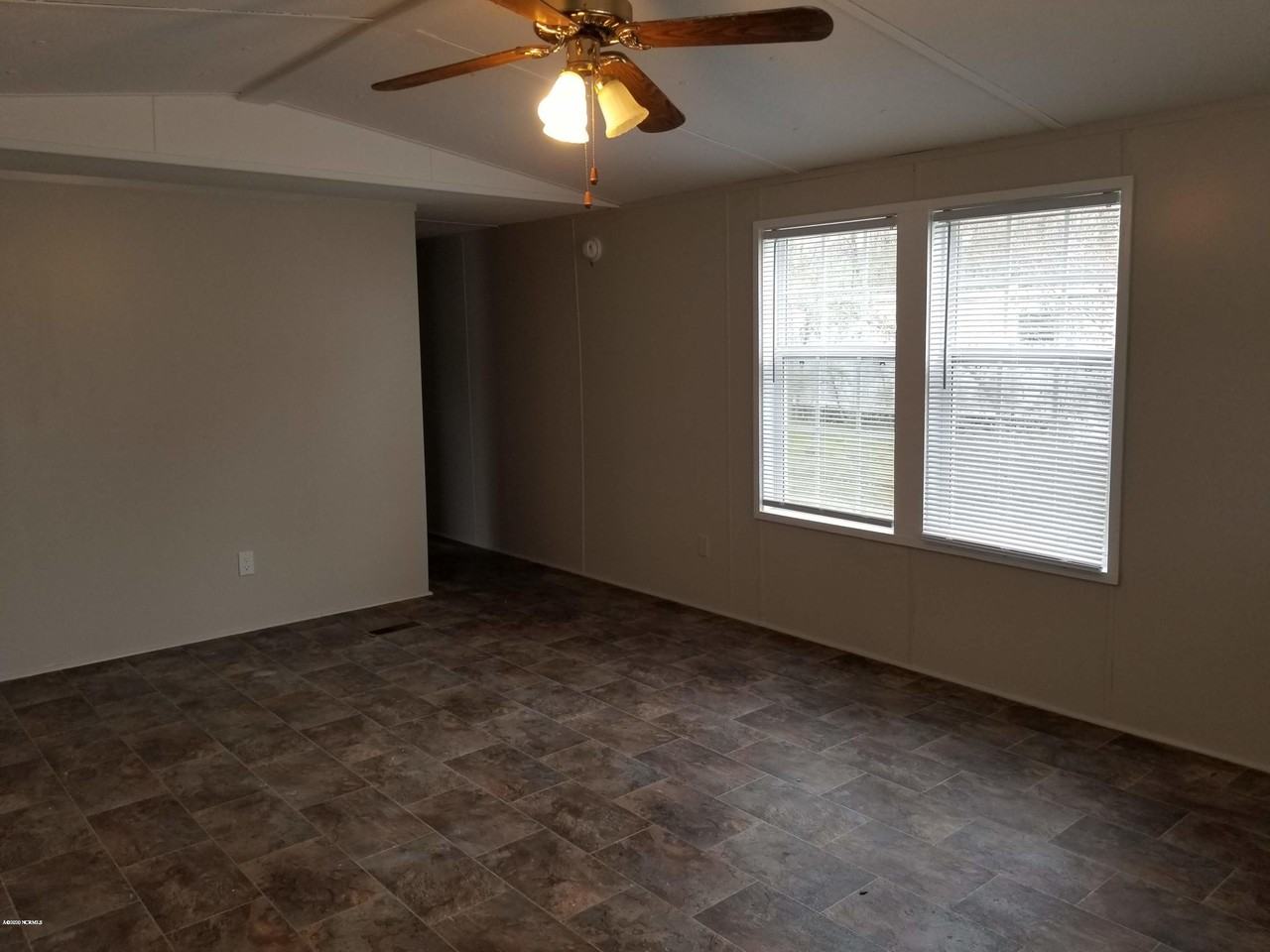 17 Richardson Dr - Photo 3 of 21