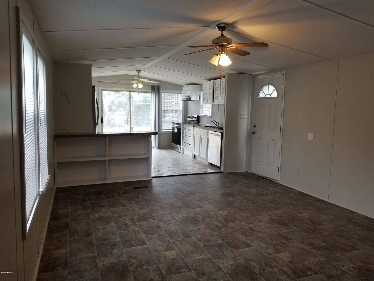 17 Richardson Dr - Photo 4 of 21