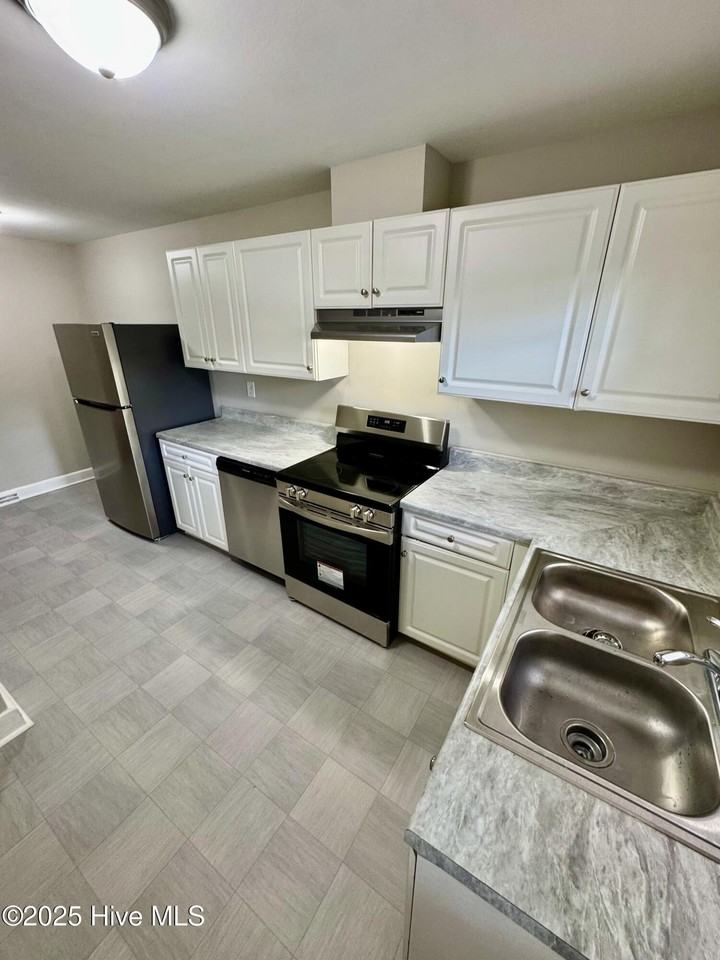 2506 E 3rd St #A - Photo 2 of 16