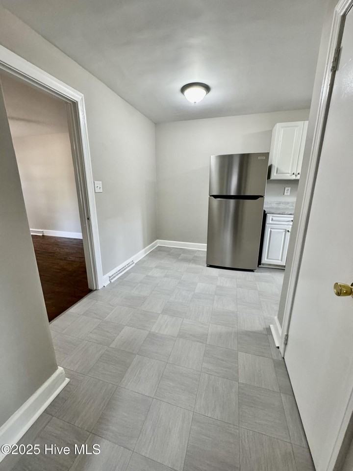 2506 E 3rd St #A - Photo 5 of 16