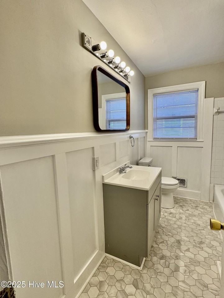 2506 E 3rd St #A - Photo 6 of 16