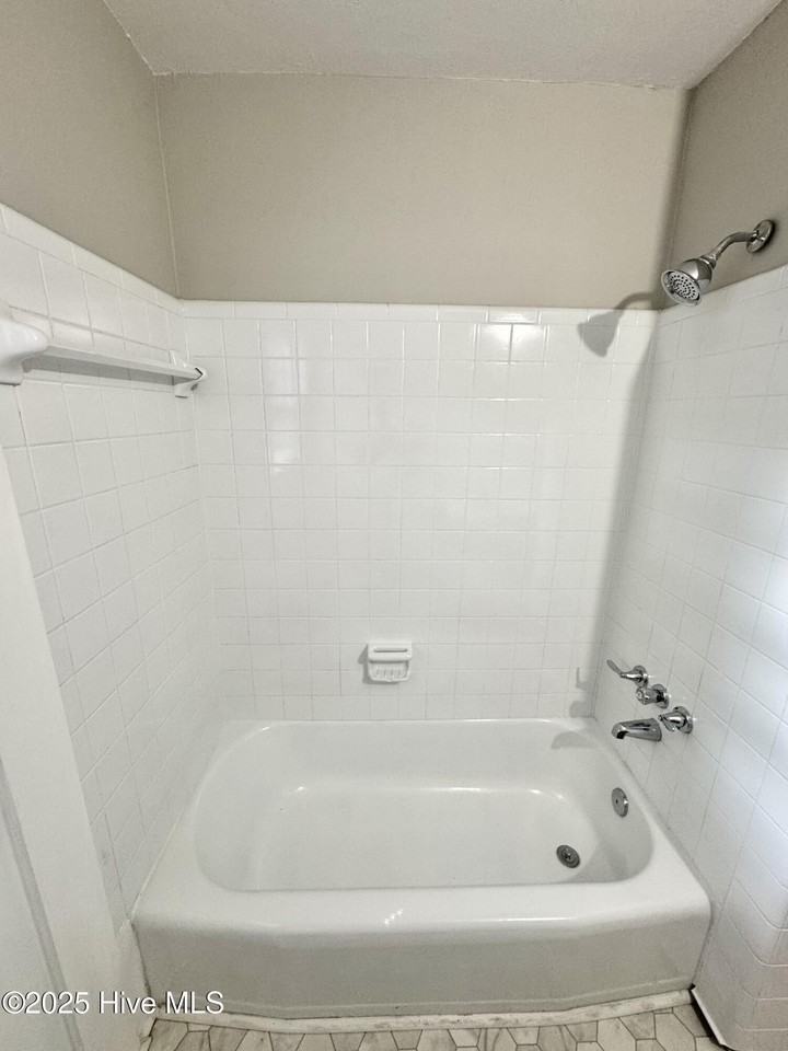 2506 E 3rd St #A - Photo 7 of 16