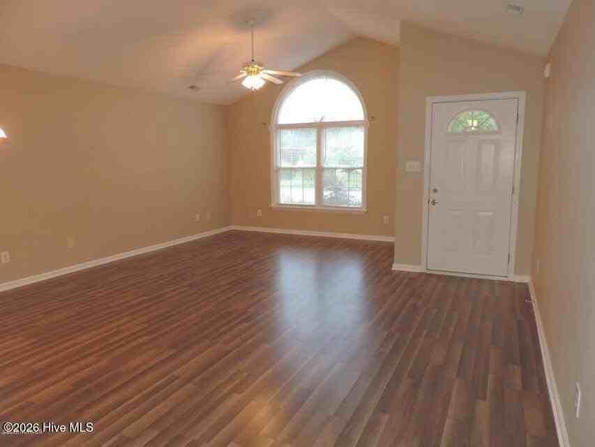 105 Monterey Cir - Photo 2 of 14