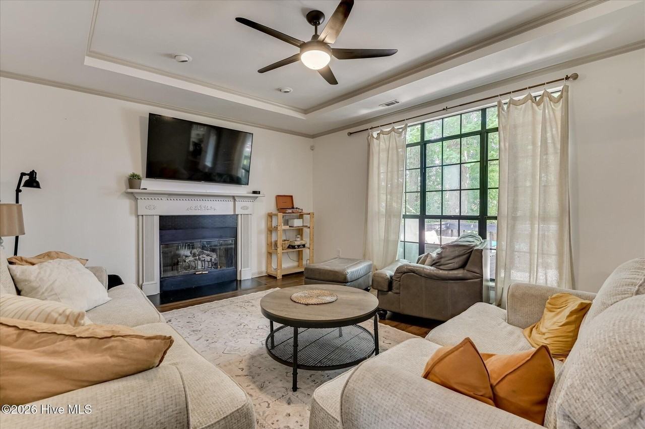1084 Severn Dr - Photo 5 of 36