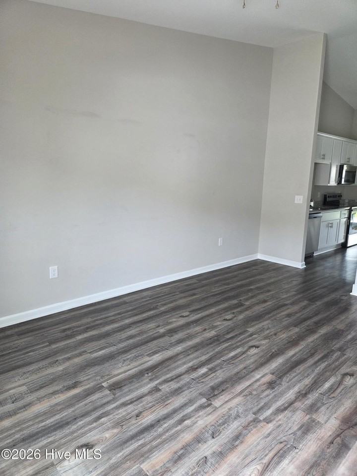 1253 Masters Ln #B - Photo 2 of 14