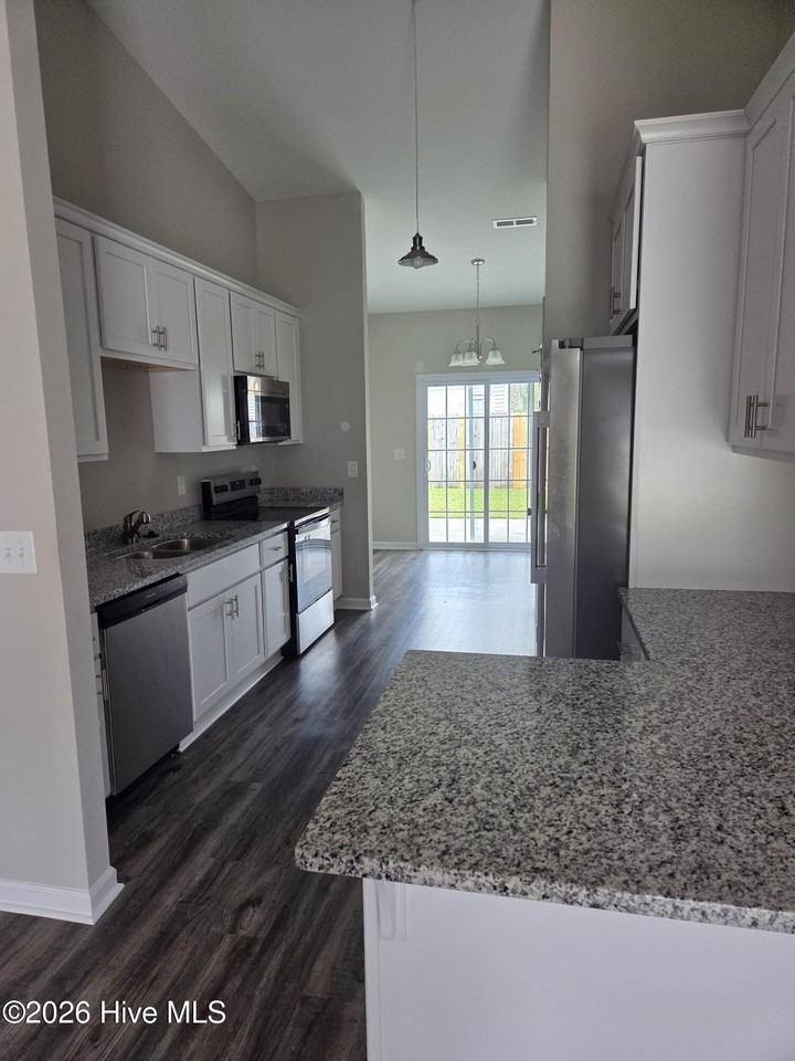 1253 Masters Ln #B - Photo 4 of 14