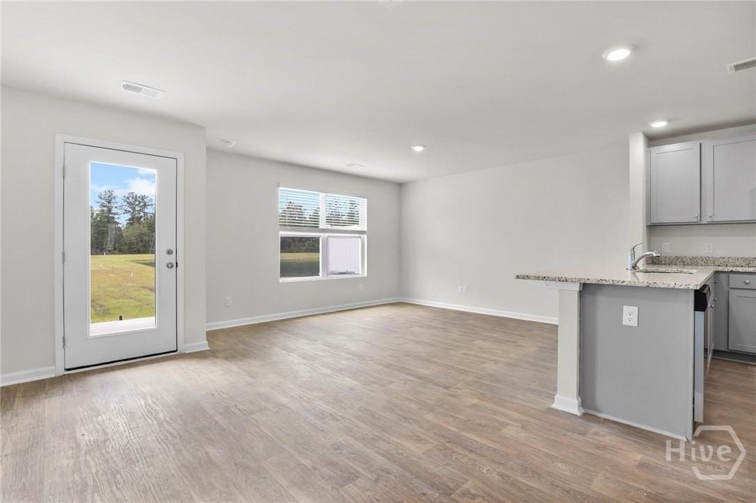 173 Coneflower Rd - Photo 5 of 25