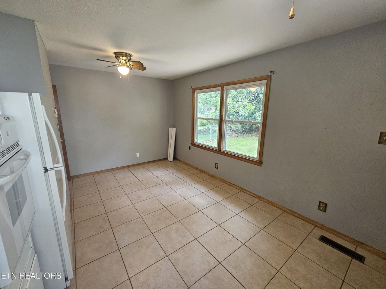 1725 S Forest Dr - Photo 3 of 17