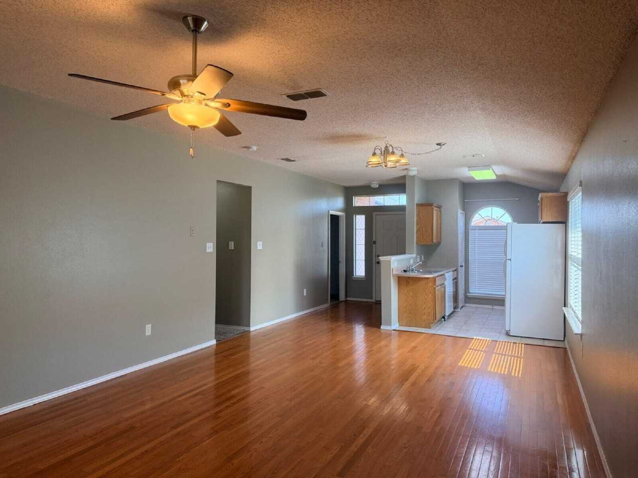 6535 87th St - Photo 2 of 14