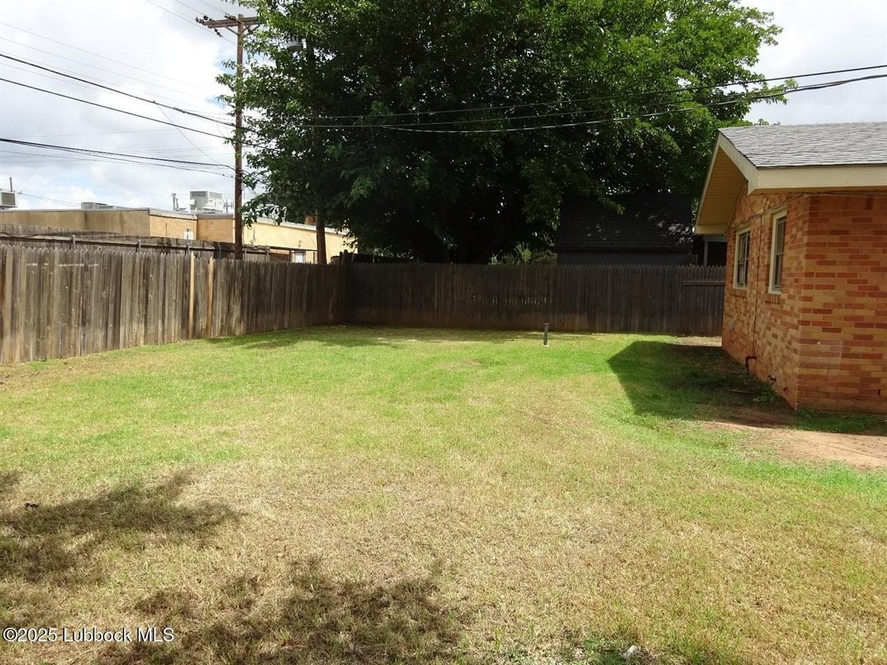 5204 14th St - Photo 4 of 9